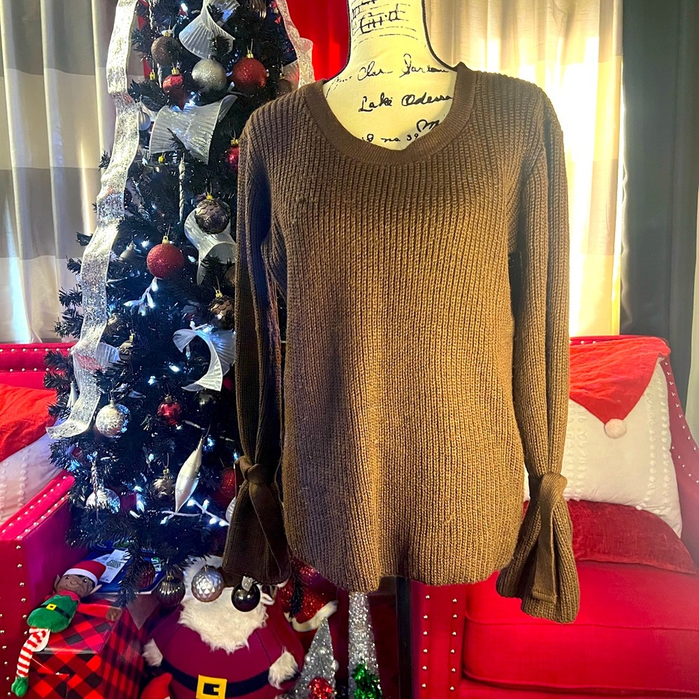 Brown sweater, tie sleeves